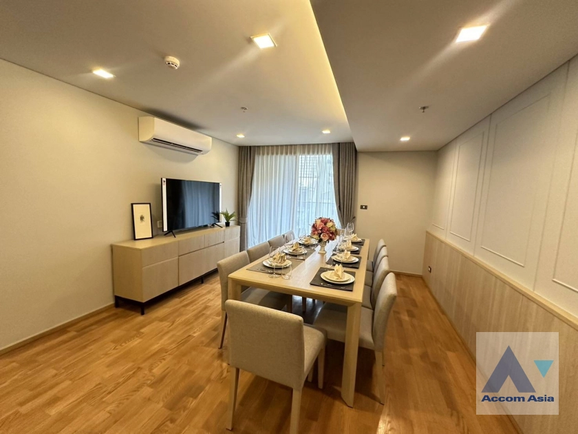  4 Bedrooms  Apartment For Rent in Sukhumvit, Bangkok  near BTS Nana (AA41492)