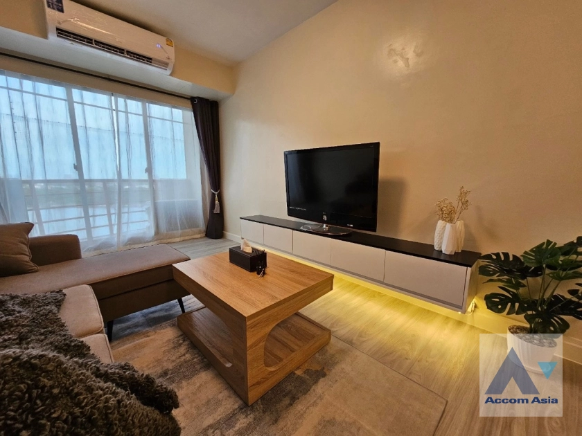  3 Bedrooms  Condominium For Sale in Sathorn, Bangkok  near BRT Wat Dan (AA41498)