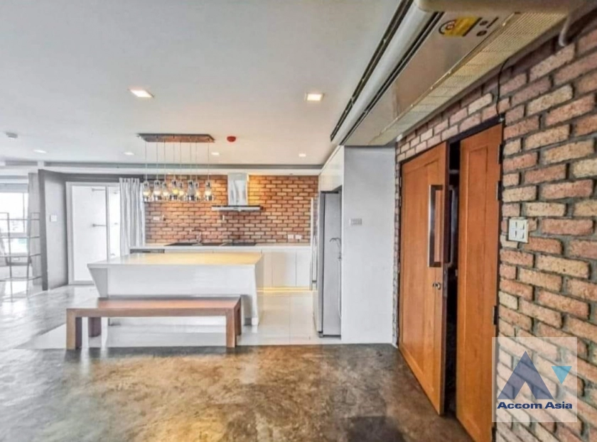  2 Bedrooms  Condominium For Rent in Charoennakorn, Bangkok  near BTS Wongwian Yai (AA41505)