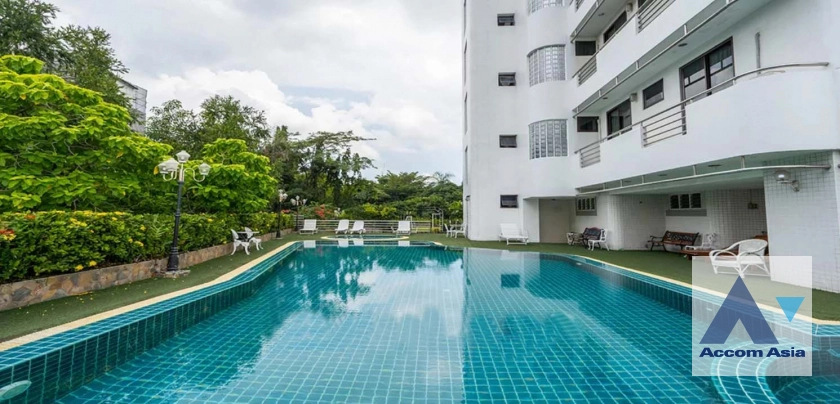  3 Bedrooms  Apartment For Rent in Sukhumvit, Bangkok  near BTS Thong Lo (AA41506)