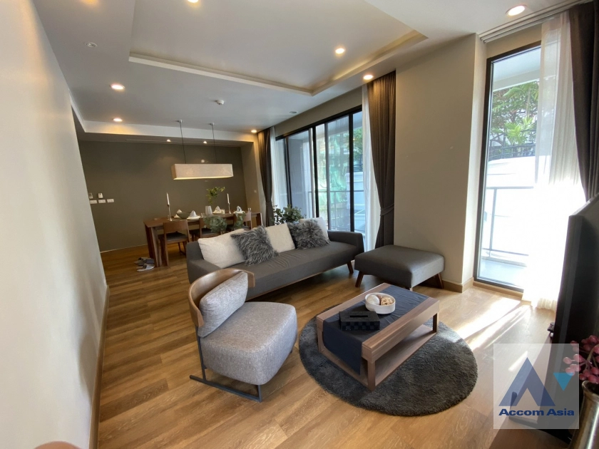  3 Bedrooms  Apartment For Rent in Sukhumvit, Bangkok  near BTS Phrom Phong (AA41512)