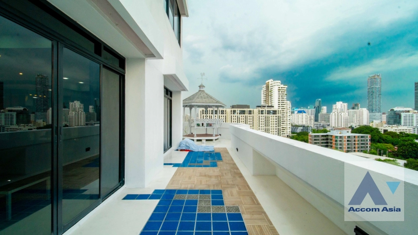 Big Balcony, Duplex Condo |  3 Bedrooms  Condominium For Rent in Sukhumvit, Bangkok  near BTS Thong Lo (AA41518)