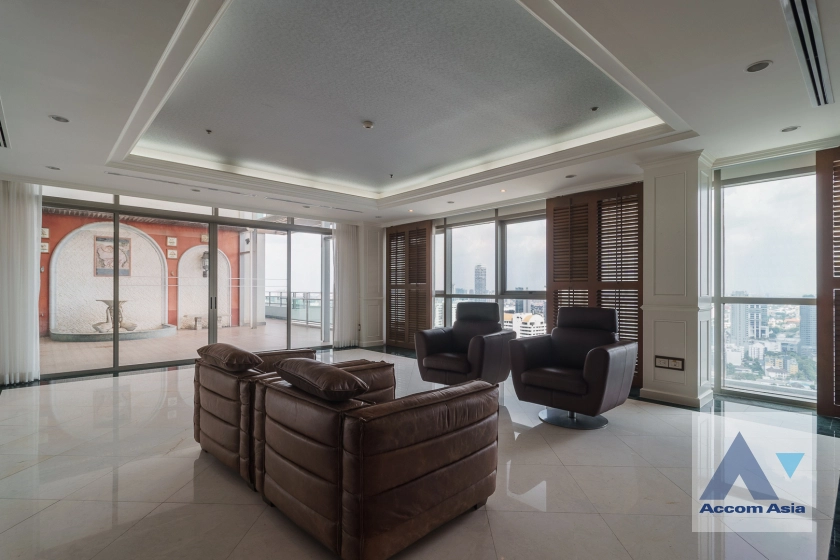  4 Bedrooms  Condominium For Sale in Sukhumvit, Bangkok  near BTS Phrom Phong (AA41519)