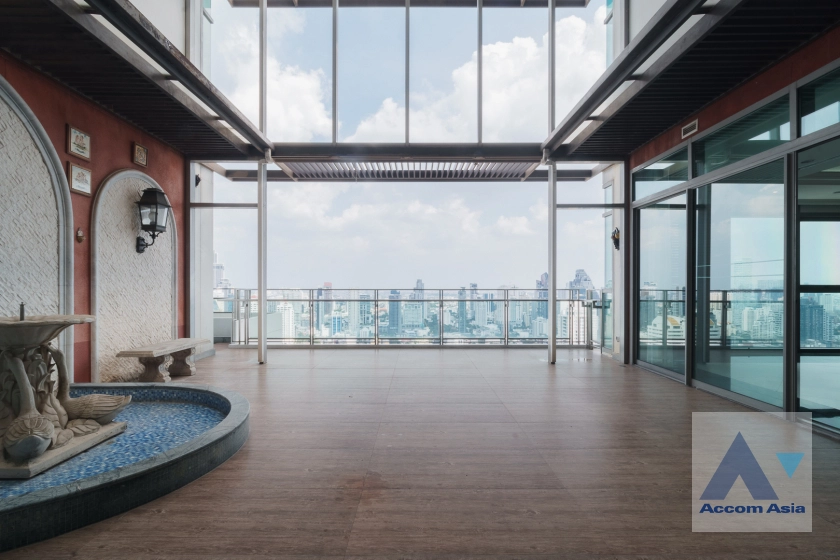  4 Bedrooms  Condominium For Sale in Sukhumvit, Bangkok  near BTS Phrom Phong (AA41519)