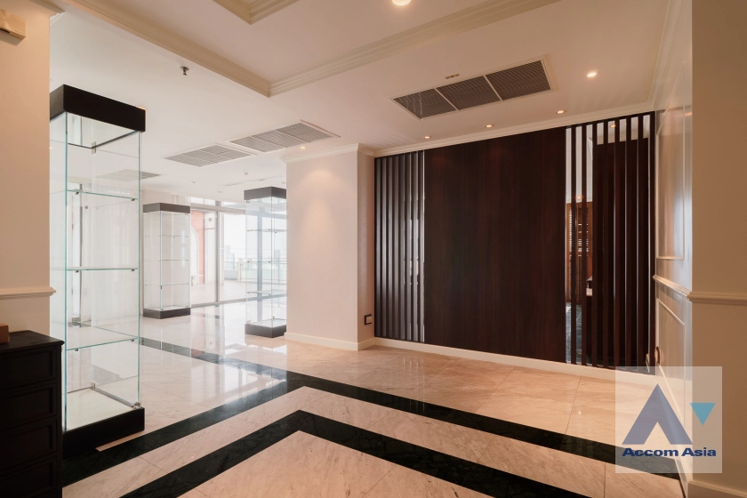  4 Bedrooms  Condominium For Sale in Sukhumvit, Bangkok  near BTS Phrom Phong (AA41519)