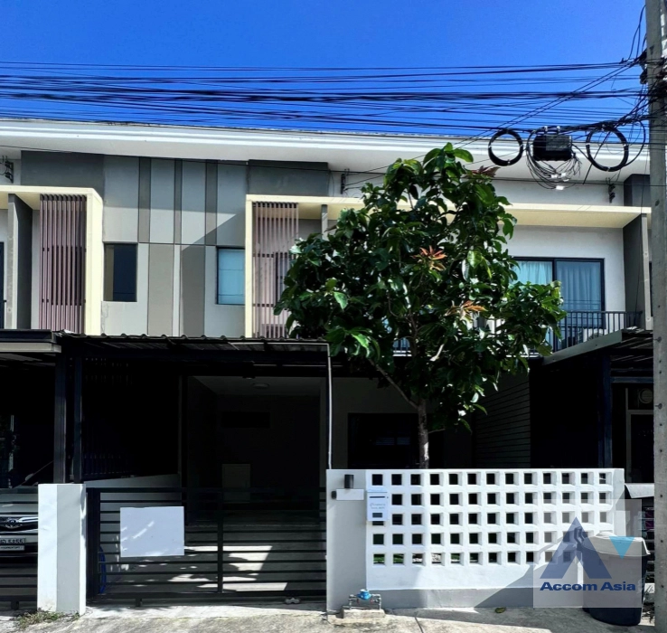  2 Bedrooms  Townhouse For Rent in Pattanakarn, Bangkok  (AA41523)