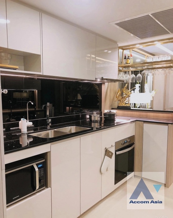  1 Bedroom  Condominium For Sale in Ploenchit, Bangkok  near BTS National Stadium (AA41529)