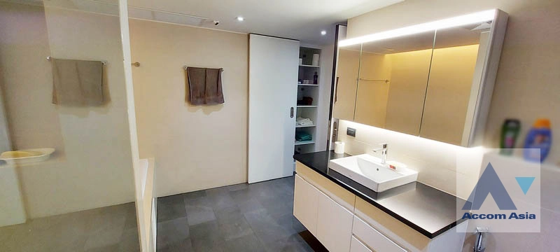 17  3 br Condominium For Sale in Ploenchit ,Bangkok BTS Chitlom at Somkid Gardens AA41531