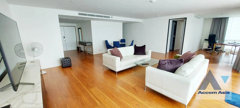  3 Bedrooms  Condominium For Sale in Ploenchit, Bangkok  near BTS Chitlom (AA41531)