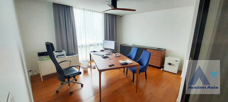 5  3 br Condominium For Sale in Ploenchit ,Bangkok BTS Chitlom at Somkid Gardens AA41531