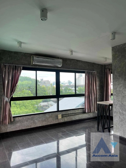 6  4 br Townhouse For Rent in phaholyothin ,Bangkok BTS Saphan-Kwai AA41534