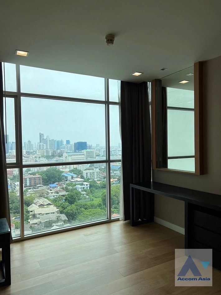  1 Bedroom  Condominium For Sale in Sathorn, Bangkok  near BTS Chong Nonsi (AA41541)