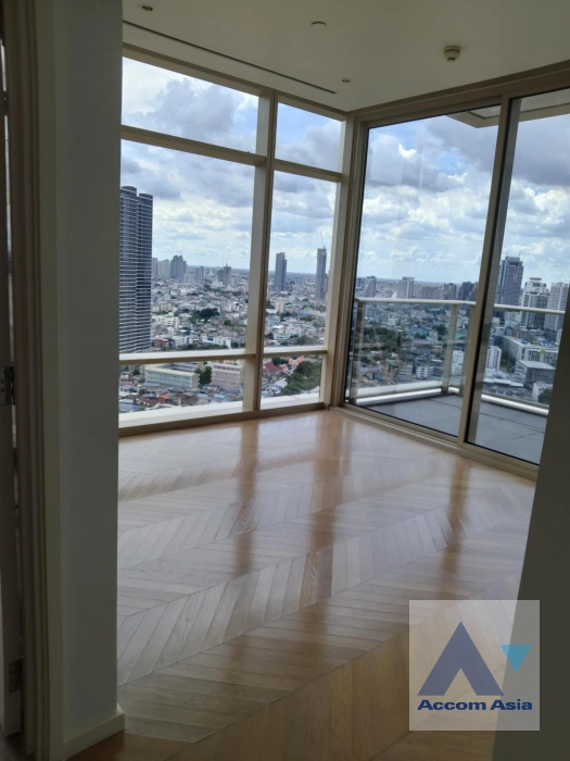  2 Bedrooms  Condominium For Rent in Sathorn, Bangkok  near BTS Saphan Taksin (AA41545)