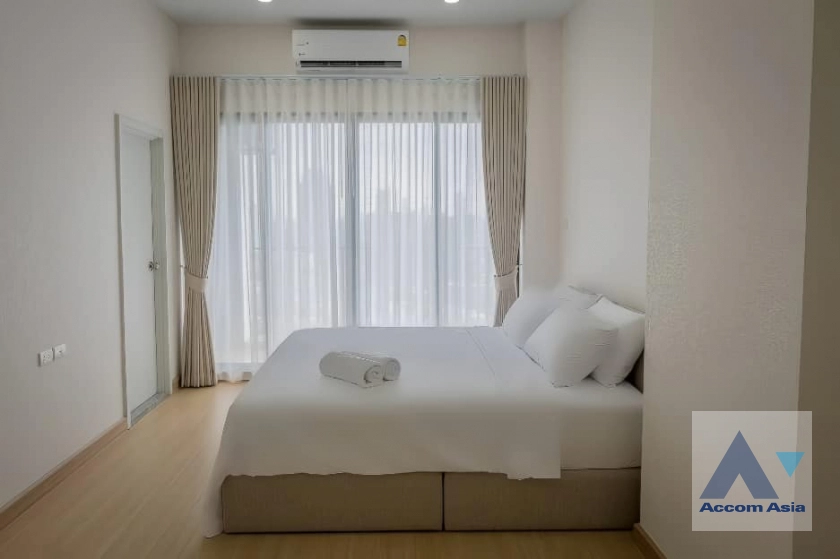  4 Bedrooms  Condominium For Rent & Sale in Charoennakorn, Bangkok  near BTS Wongwian Yai (AA41558)