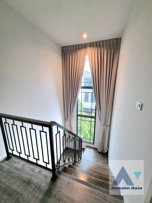 Luxury, Duplex Condo |  4 Bedrooms  House For Rent in Pattanakarn, Bangkok  near BTS Udomsuk (AA41563)