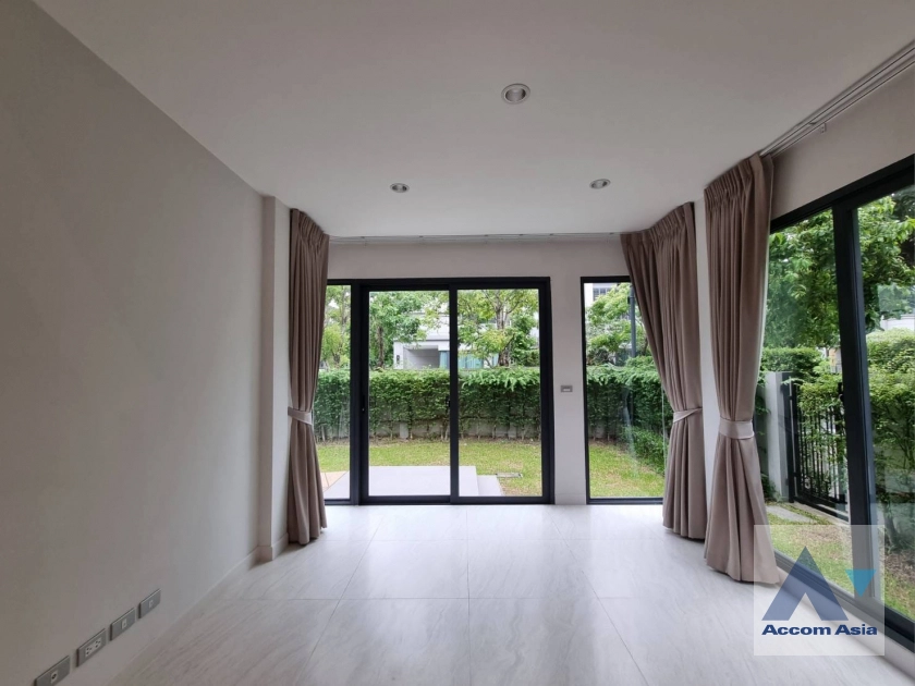 Luxury, Duplex Condo |  4 Bedrooms  House For Rent in Pattanakarn, Bangkok  near BTS Udomsuk (AA41563)