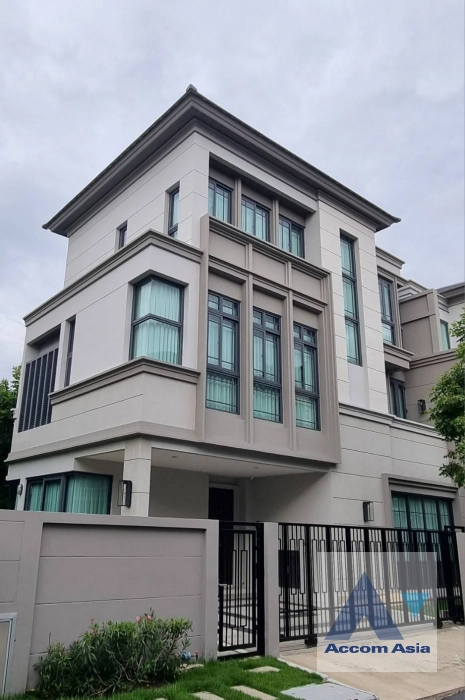 Luxury, Duplex Condo |  4 Bedrooms  House For Rent in Pattanakarn, Bangkok  near BTS Udomsuk (AA41563)