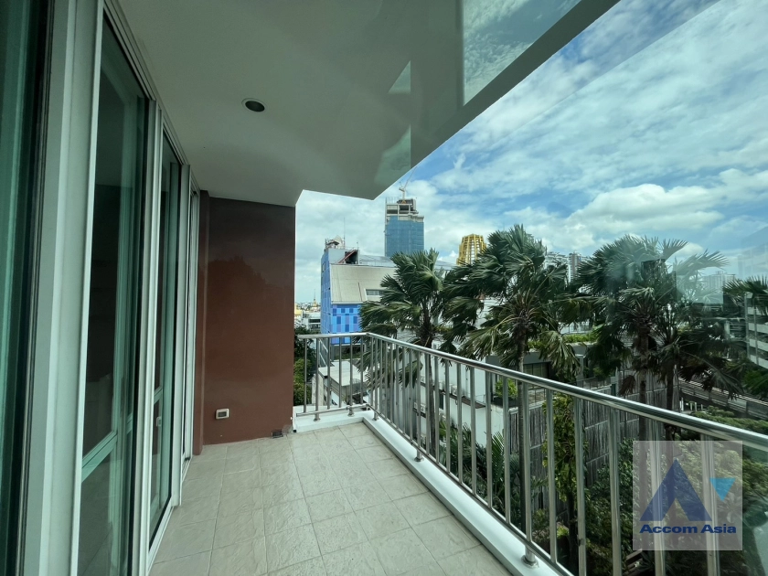  3 Bedrooms  Condominium For Sale in Sukhumvit, Bangkok  near BTS Ekkamai (AA41565)