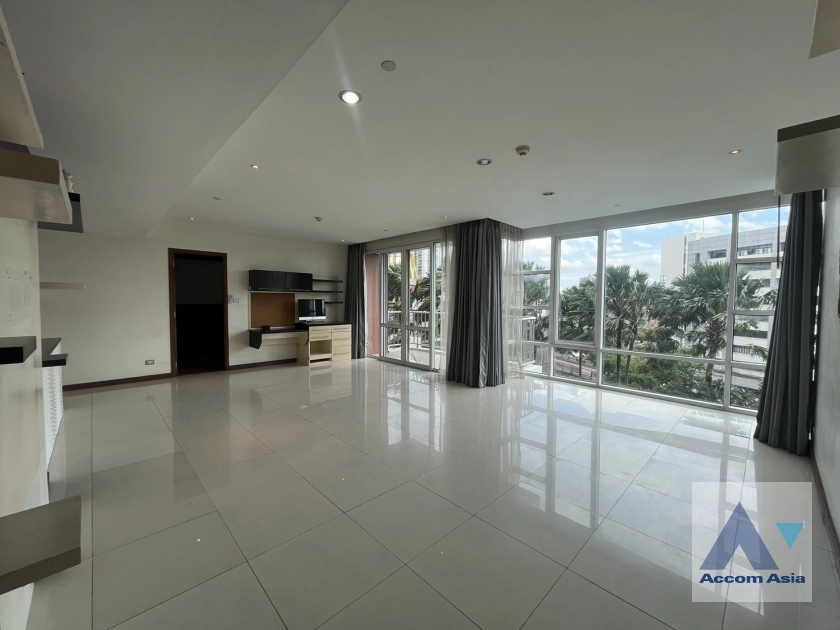  3 Bedrooms  Condominium For Sale in Sukhumvit, Bangkok  near BTS Ekkamai (AA41565)