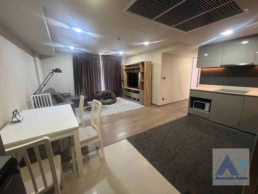  2 Bedrooms  Condominium For Rent in Ploenchit, Bangkok  near BTS Ratchadamri - MRT Silom (AA41569)