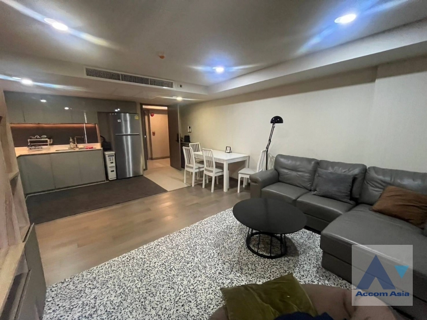  2 Bedrooms  Condominium For Rent in Ploenchit, Bangkok  near BTS Ratchadamri - MRT Silom (AA41569)