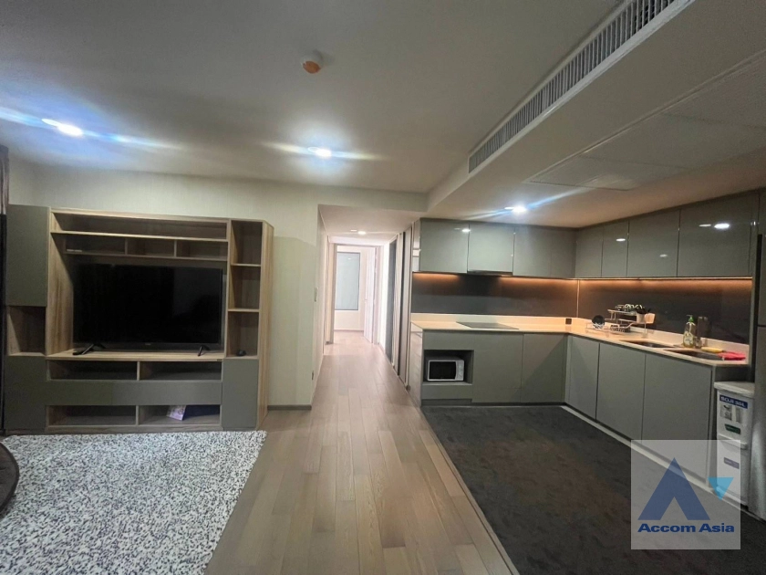  2 Bedrooms  Condominium For Rent in Ploenchit, Bangkok  near BTS Ratchadamri - MRT Silom (AA41569)