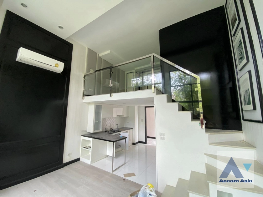  2 Bedrooms  House For Rent in Bangna, Bangkok  near BTS Bearing (AA41571)