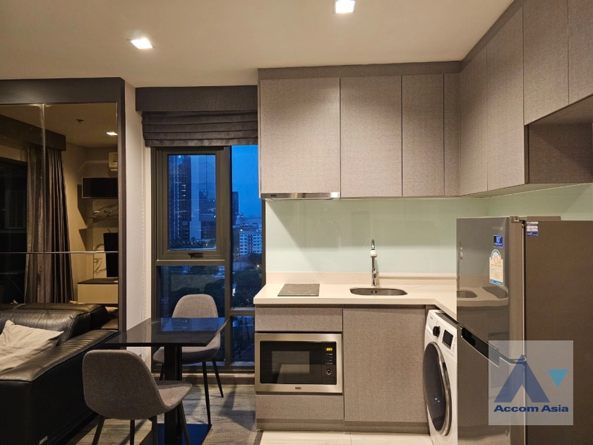  1 Bedroom  Condominium For Rent in Sukhumvit, Bangkok  near BTS Thong Lo (AA41575)