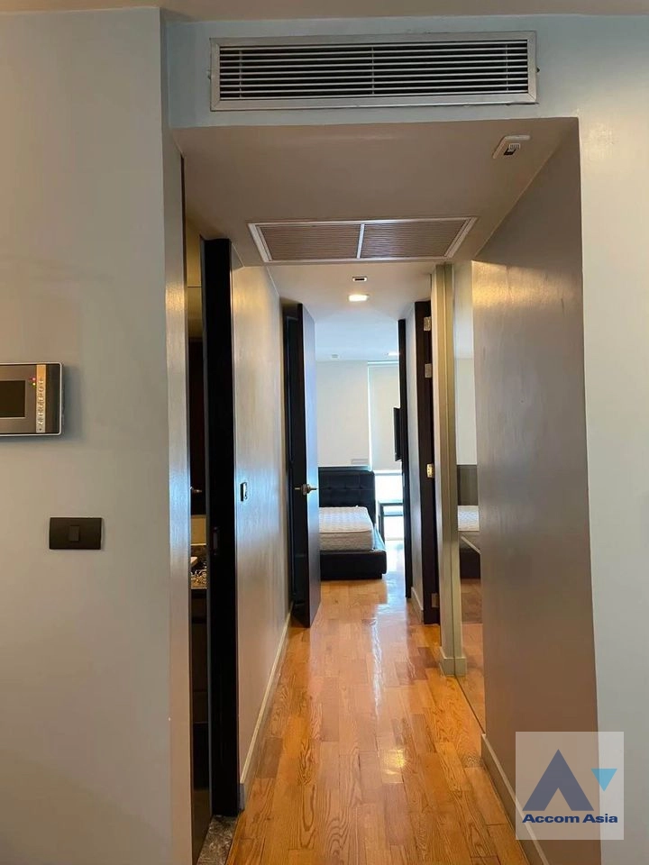  2 Bedrooms  Condominium For Rent in Silom, Bangkok  near BTS Chong Nonsi (AA41577)