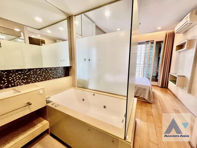  1 Bedroom  Condominium For Rent & Sale in Silom, Bangkok  near BTS Chong Nonsi (AA41579)