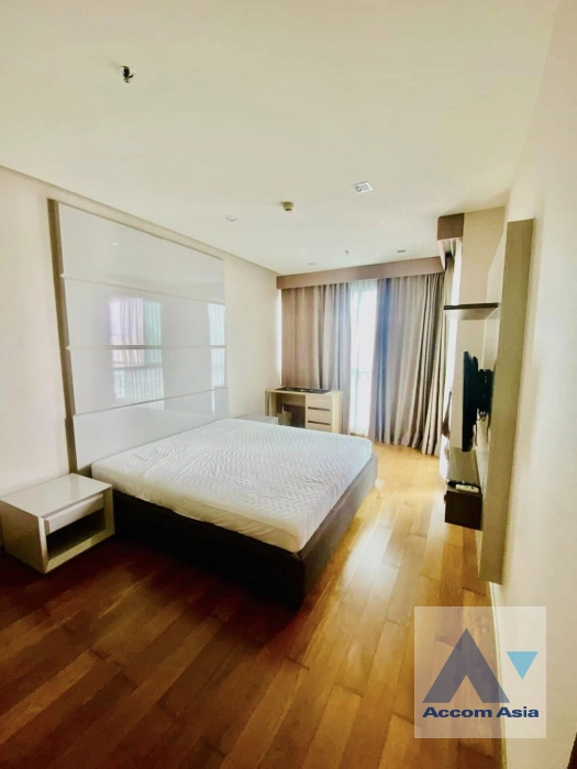  1 Bedroom  Condominium For Rent & Sale in Silom, Bangkok  near BTS Chong Nonsi (AA41579)