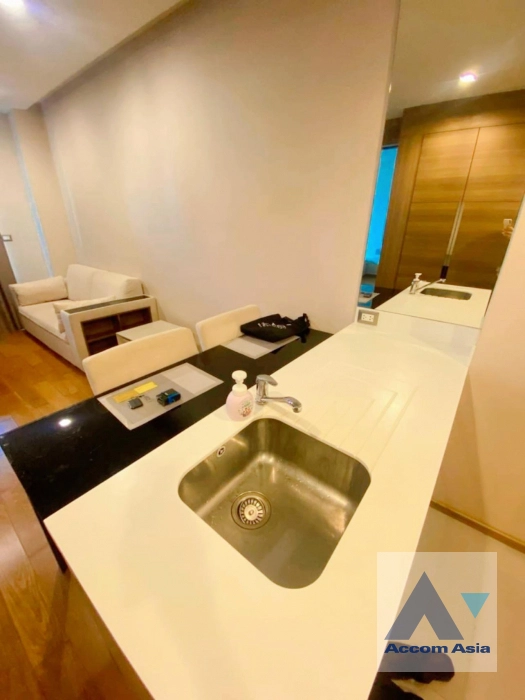  1 Bedroom  Condominium For Rent & Sale in Silom, Bangkok  near BTS Chong Nonsi (AA41579)