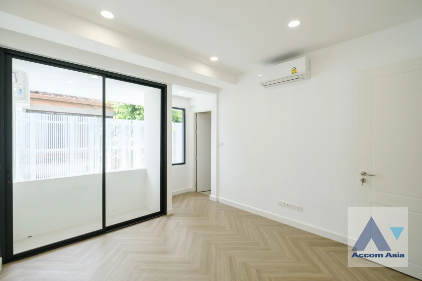 24  3 br House For Sale in Sukhumvit ,Bangkok BTS Phra khanong at Moo Baan Klongtan Nivet AA41582