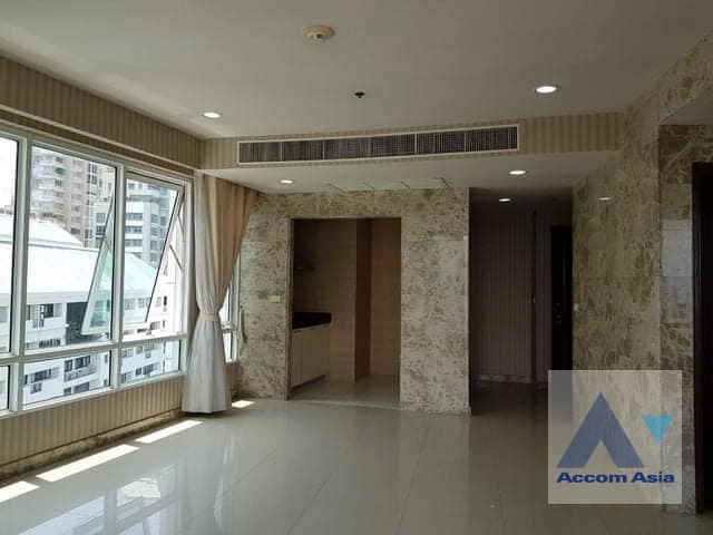  2 Bedrooms  Condominium For Sale in Ploenchit, Bangkok  near BTS Ratchadamri (AA41588)