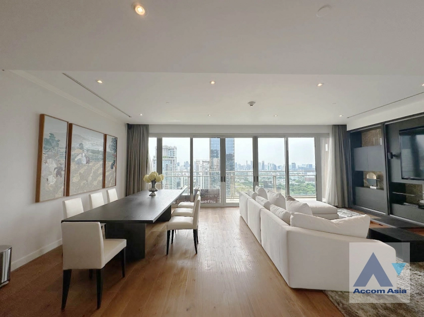  3 Bedrooms  Condominium For Sale in Ploenchit, Bangkok  near BTS Ratchadamri (AA41590)