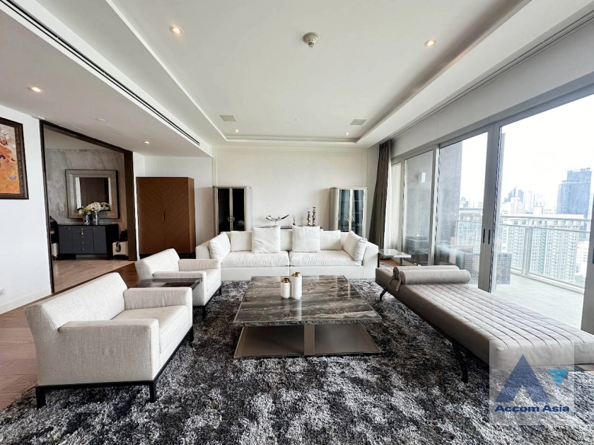  3 Bedrooms  Condominium For Sale in Ploenchit, Bangkok  near BTS Ratchadamri (AA41590)