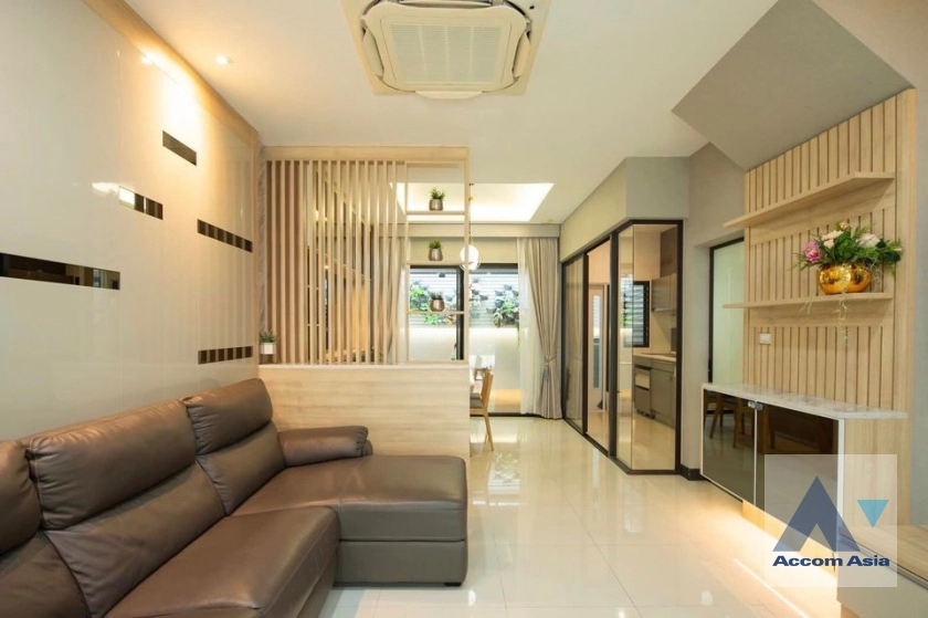 Landmark Ekamai-Ramindra Townhouse  3 Bedroom for Sale & Rent   in Latphrao Bangkok