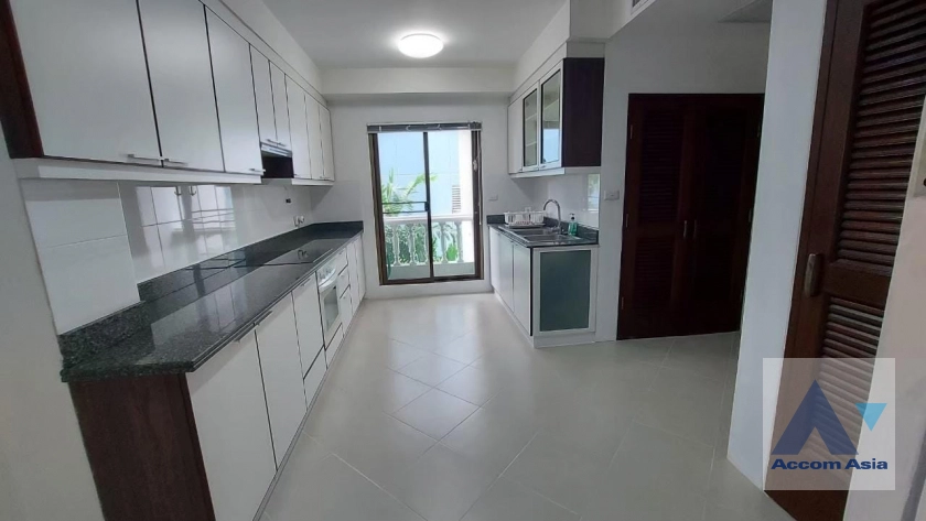  2 Bedrooms  Apartment For Rent in Sukhumvit, Bangkok  near BTS Thong Lo (AA41599)