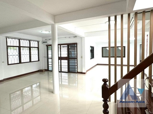  4 Bedrooms  House For Rent in Ratchadapisek, Bangkok  (AA41601)