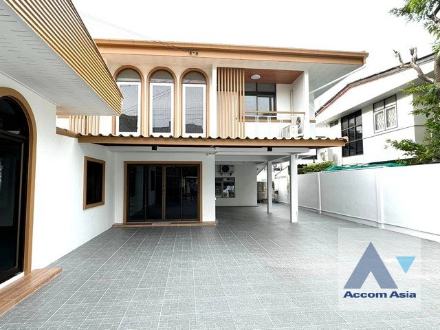  4 Bedrooms  House For Rent in Ratchadapisek, Bangkok  (AA41601)