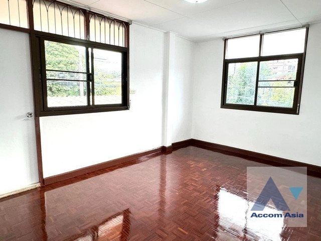 9  4 br House For Rent in ratchadapisek ,Bangkok  AA41601