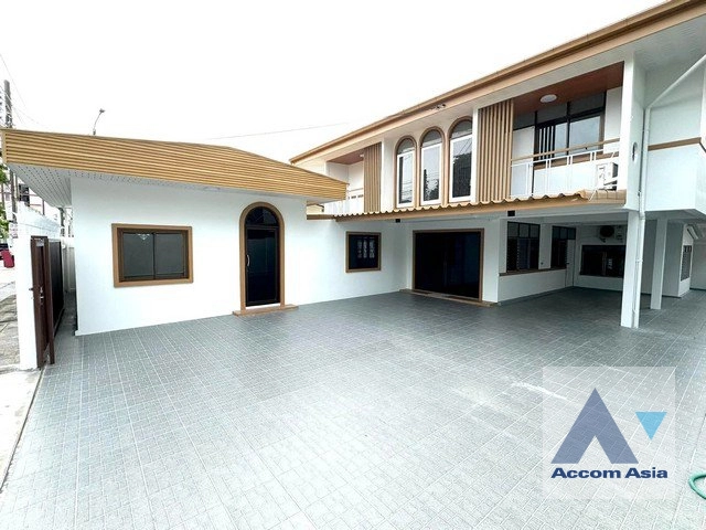 10  4 br House For Rent in ratchadapisek ,Bangkok  AA41601