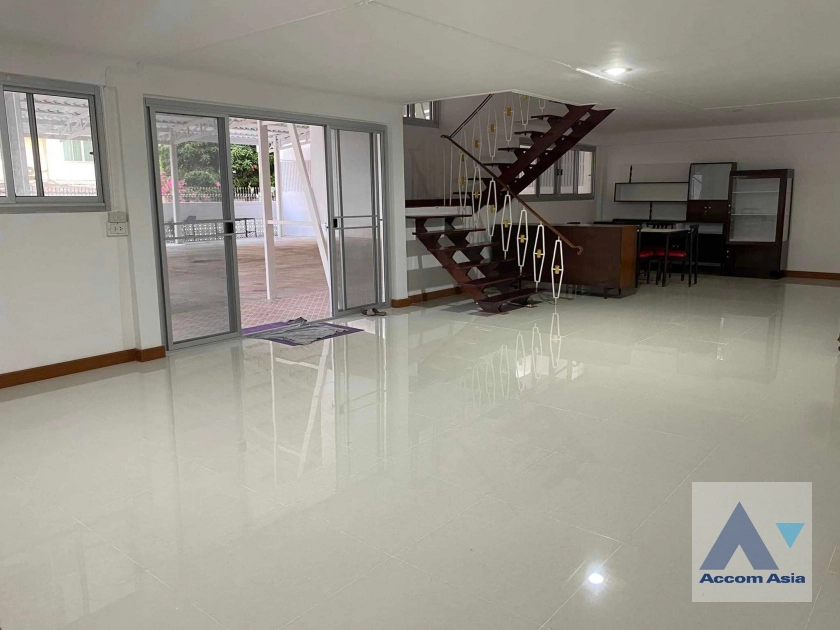 Home Office |  2 Bedrooms  House For Rent & Sale in Phaholyothin, Bangkok  near MRT Lat Phrao (AA41602)