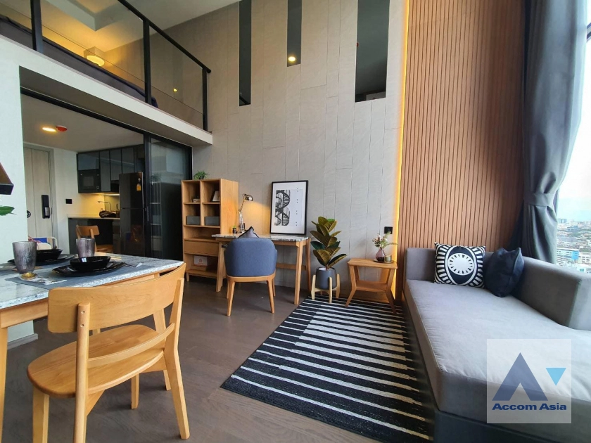 Duplex Condo |  1 Bedroom  Condominium For Rent in Silom, Bangkok  (AA41604)