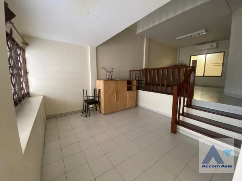  3 Bedrooms  Townhouse For Sale in Latphrao, Bangkok  (AA41606)