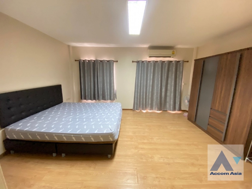 7  3 br Townhouse For Sale in lat phrao ,Bangkok  AA41606