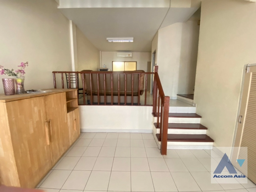  3 Bedrooms  Townhouse For Sale in Lat Phrao, Bangkok  (AA41606)