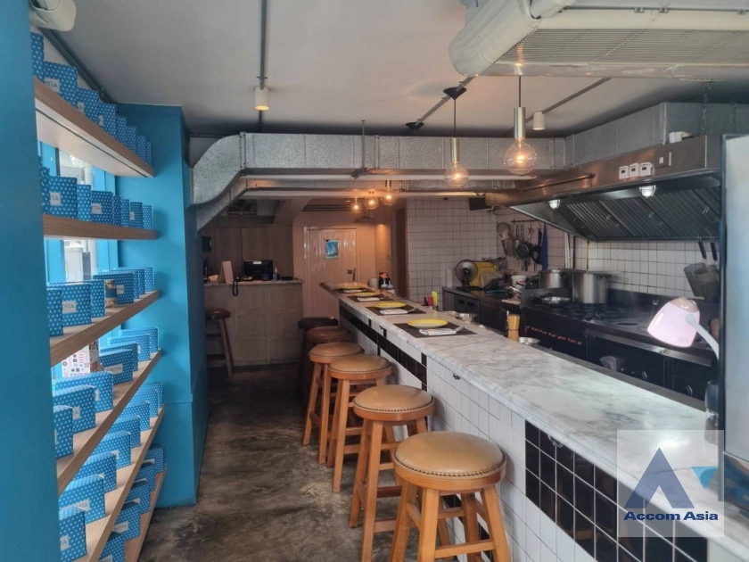  2  Shophouse For Rent in sukhumvit ,Bangkok BTS Thong Lo AA41609