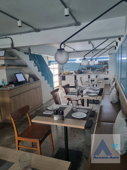 6  Shophouse For Rent in sukhumvit ,Bangkok BTS Thong Lo AA41609