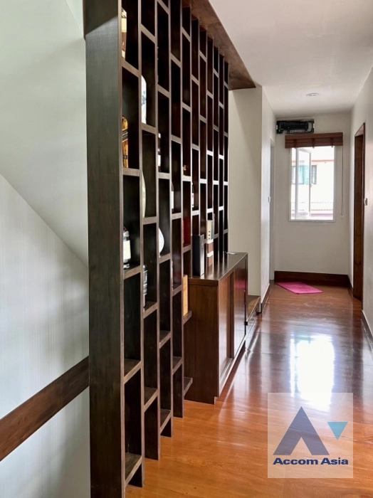 5  3 br Townhouse For Sale in ratchadapisek ,Bangkok MRT Ratchadaphisek AA41612